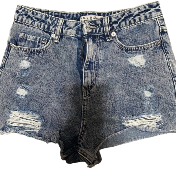 11. Primark High-waisted distressed shorts - Picture 2 of 5